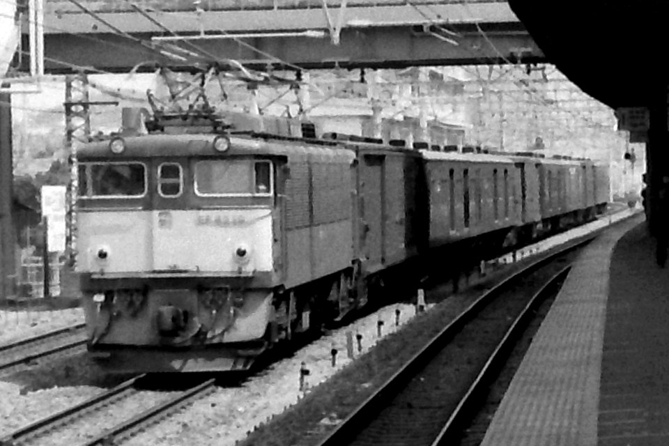 EF62 19 passing Ofuna station