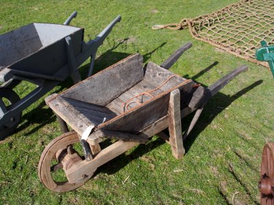 Eersteling Ambachten dag 2013, old wheelbarrow