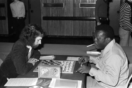 Eerste ronde Suiker Damtoernooi , Amsterdam Wiersma (links) tegen Michel (Haiti, Bestanddeelnr 928-3303