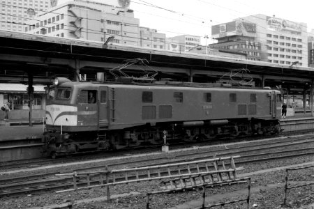 EF58 109 at Shinagawa 19840608