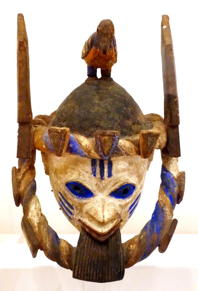 Efe-gelede cap mask (apasa), Ketu-Ohori Yoruba people, Republic of Benin, early 20th century AD, wood, indigo, white pigments - Krannert Art Museum, UIUC - DSC06189