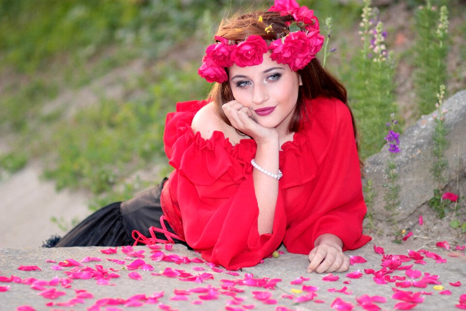 Red roses petals