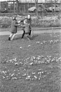 Eerste zonnetje in Vondelpark, Amsterdam, Bestanddeelnr 924-2758