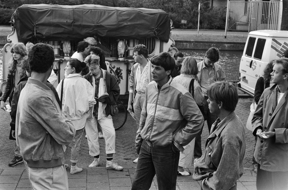 Eerstejaarsstudenten van VvA schrijven zich in voor Intreeweek in Amsterdam, Bestanddeelnr 933-7316 photo