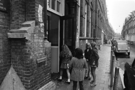 Eerste schooldag op lagere school, oa kinderen in klas, Bestanddeelnr 927-3842