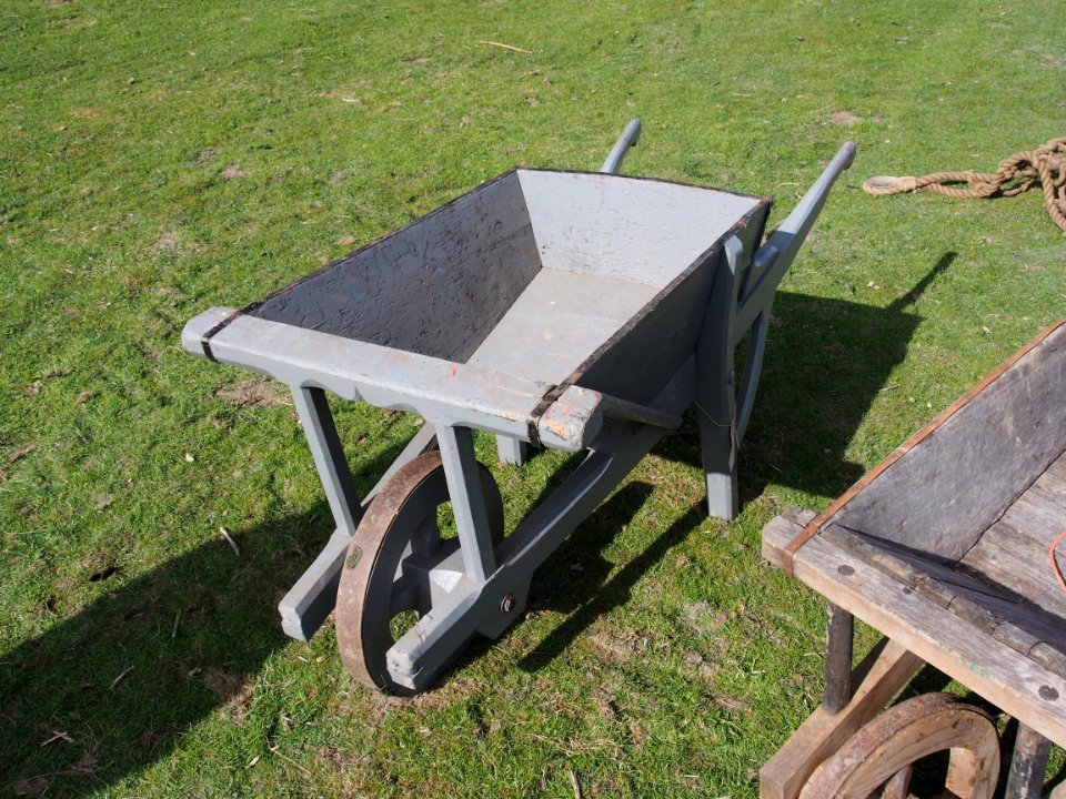 Eersteling Ambachten dag 2013, old wheelbarrow pic2