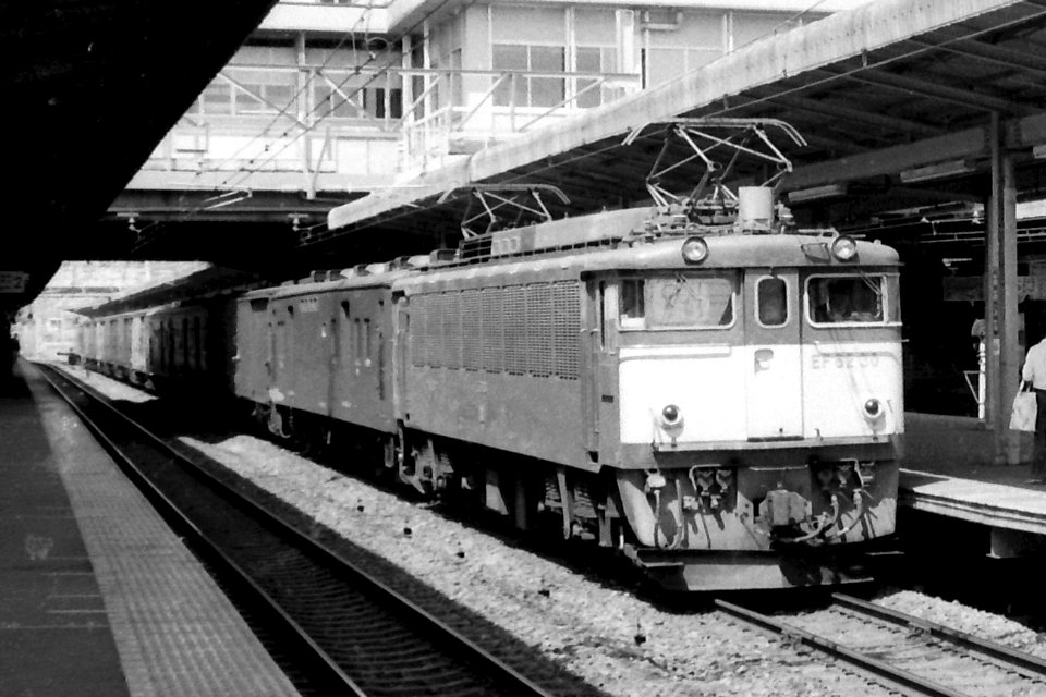 EF62 30 passing Ofuna station