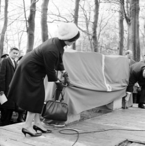 Eerste steen voor Het Dorp, Mies Bouwman en dr. Klapwijk, Bestanddeelnr 914-7651