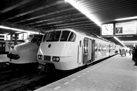 Eerste Sprinter van NS in Den Haag gestart de eerste Sprinter vlak voor ver, Bestanddeelnr 927-8766