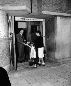 Eerste schooldag, Bestanddeelnr 901-8917