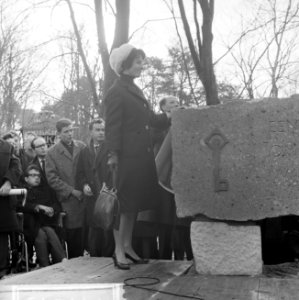 Eerste steen voor Het Dorp, Mies Bouwman en dr. Klapwijk, Bestanddeelnr 914-7649
