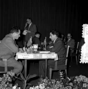 Eerste ronde landentoernooiwereldkampioenschap Schaken Aan bord links Geller re, Bestanddeelnr 907-6628