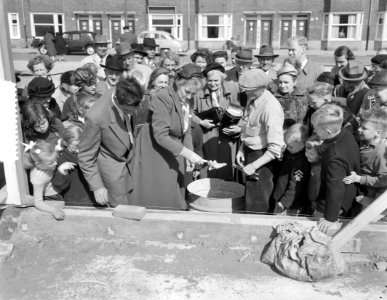 Eerste steenlegging Arminiuskerk aan de Postjeskade te Amsterdam-West, Bestanddeelnr 907-7611