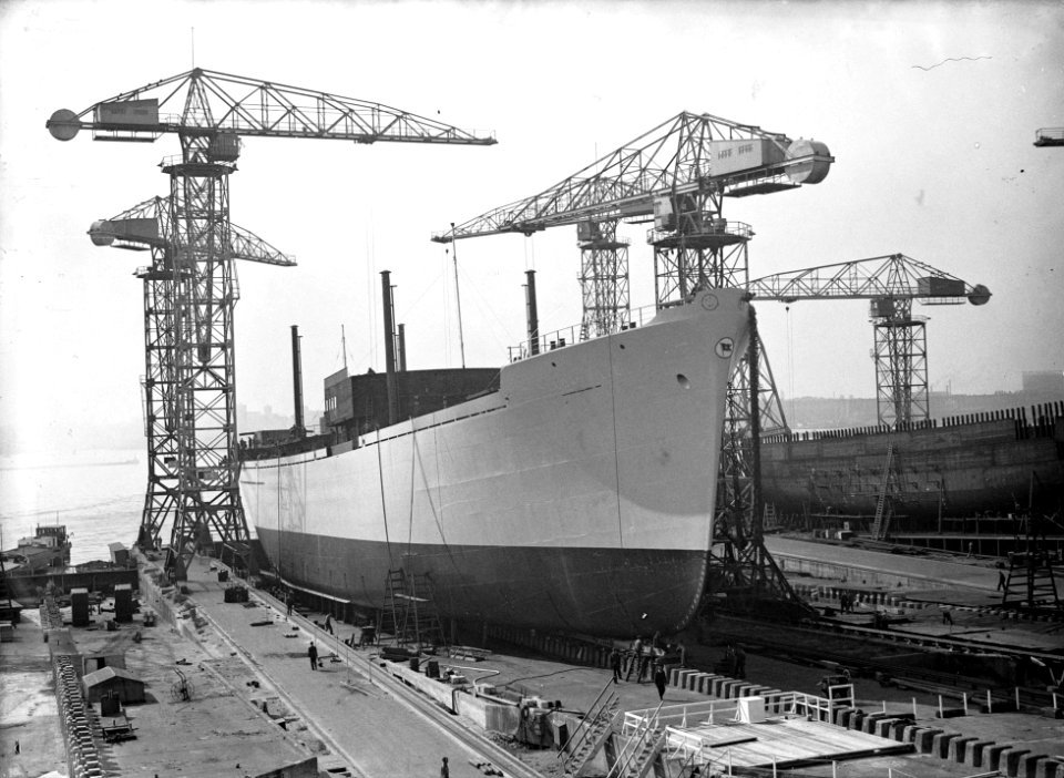 Eerste schip na de bevrijding verlaat werf Nederlands Dok en Scheepvaart Maatsch, Bestanddeelnr 902-3367