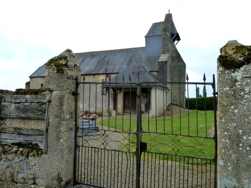 Eglise de Bassillon-Vauzé vue 15