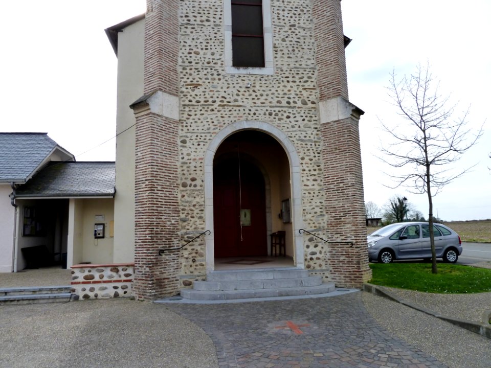 Eglise de Lasclaveries vue 3