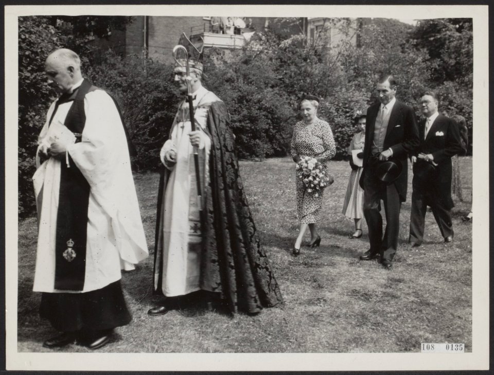 Eerste steen gelegd voor de nieuwe Engelse en Amerikaanse Episcopale kerk aan de, Bestanddeelnr 108-0135