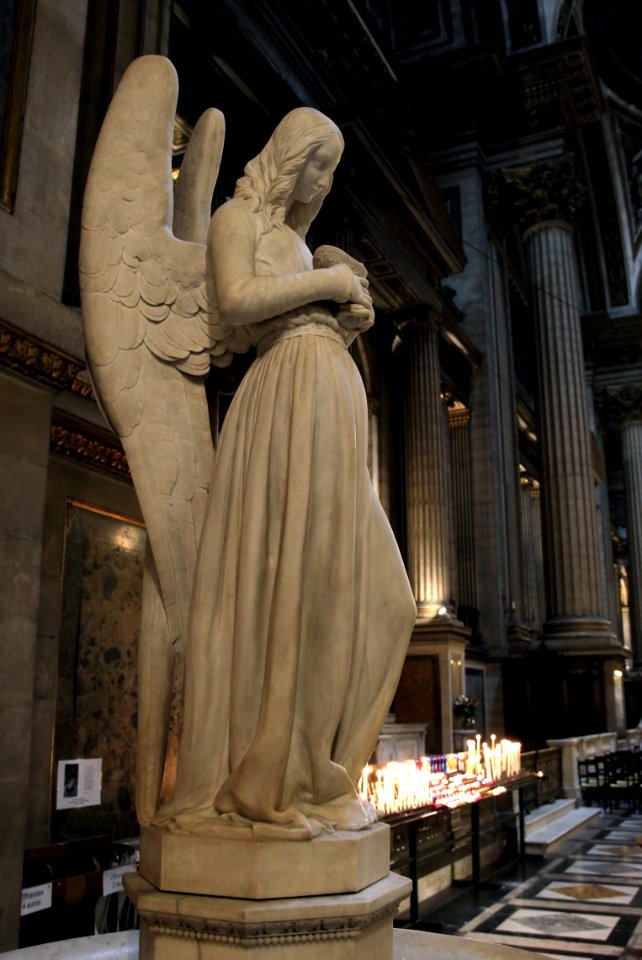Eglise de la Madeleine Bénitier Antonin Moine Ange navette 2 27102018