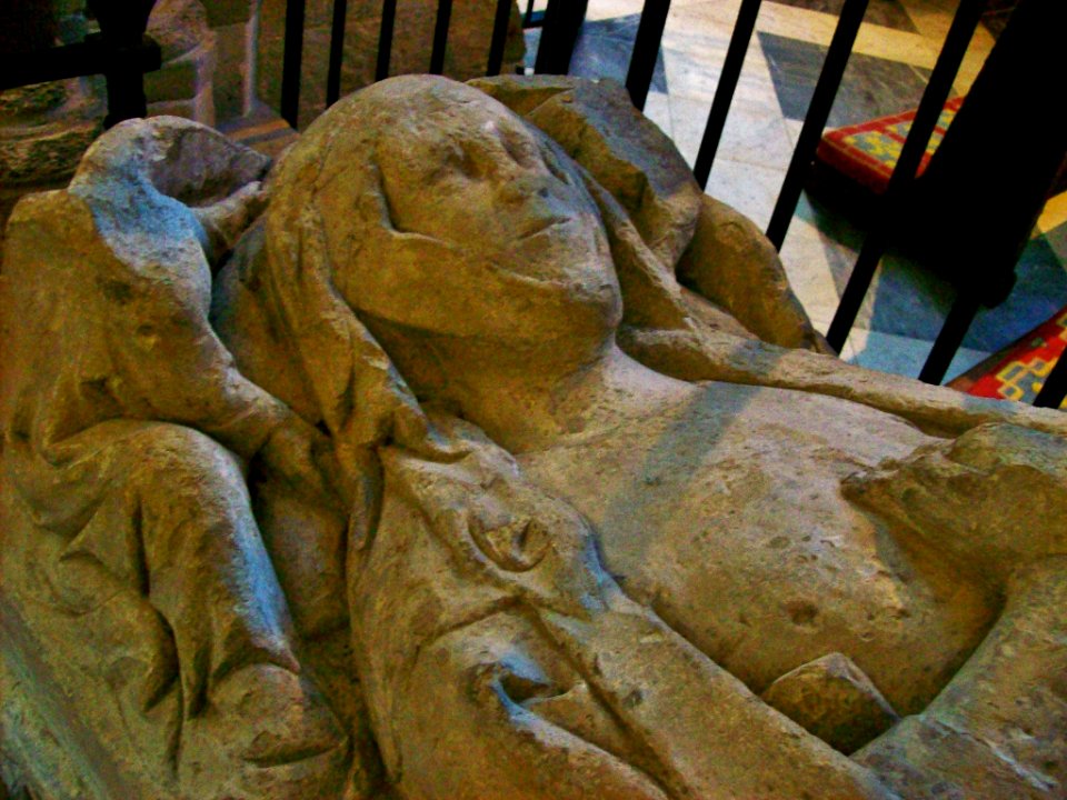 Effigy of Joan de Vere, Chichester Cathedral