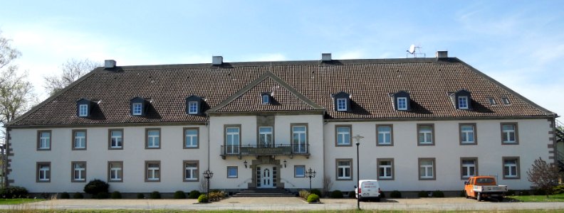 Ehemaliges Kasernengebäude, heute zivil genutzt