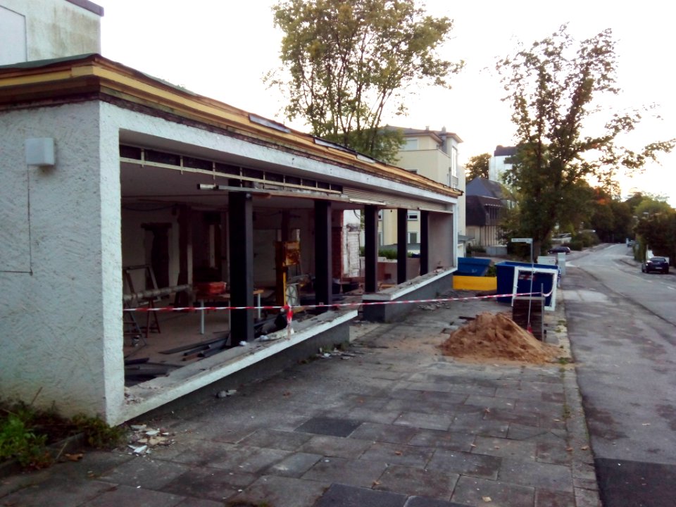 Ehemalige Königs-Apotheke an der Willi-Hofmann-Straße am 22.09.2015