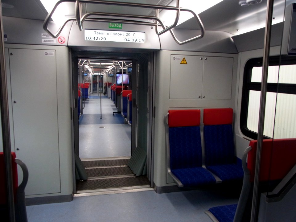EG2Tv-001 head car interior 2