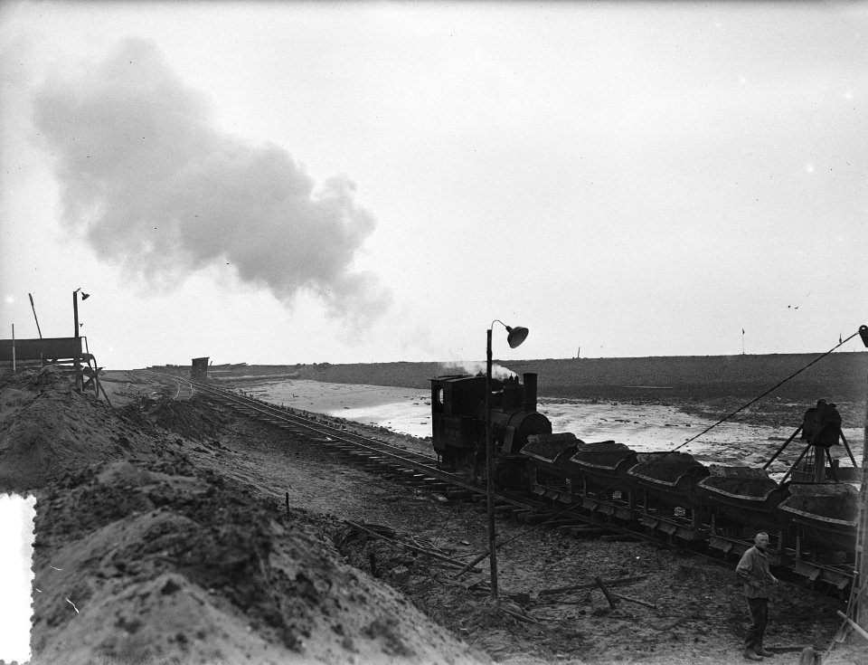 Egaliseren van de polderbodem in de Kruiningerpolder in het gebied westelijk van, Bestanddeelnr 906-3534