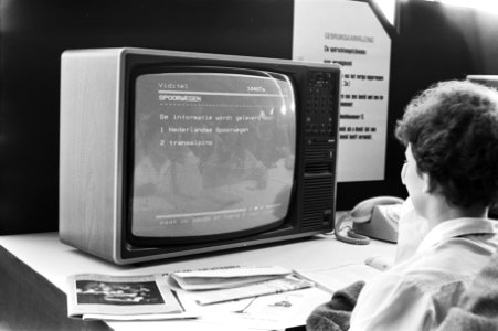Efficiency Beurs 1980 in RAI in Amsterdam geopend door VNO-voorzitter Van Veen, Bestanddeelnr 931-0836