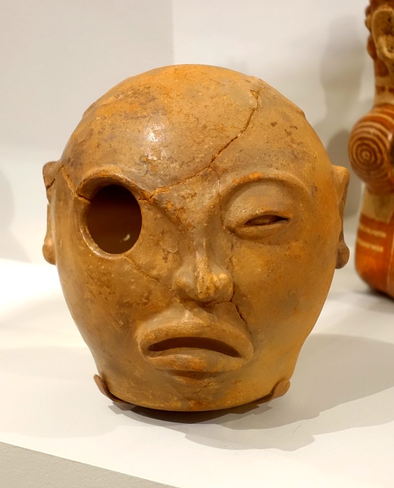 Effigy vessel with single opening on one eye, Linea Vieja, Costa Rica, ceramic - Meso-American collection - Peabody Museum, Harvard University - DSC06083