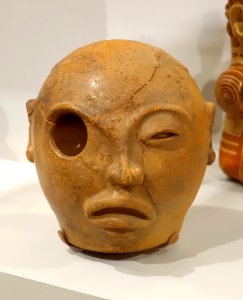 Effigy vessel with single opening on one eye, Linea Vieja, Costa Rica, ceramic - Meso-American collection - Peabody Museum, Harvard University - DSC06083