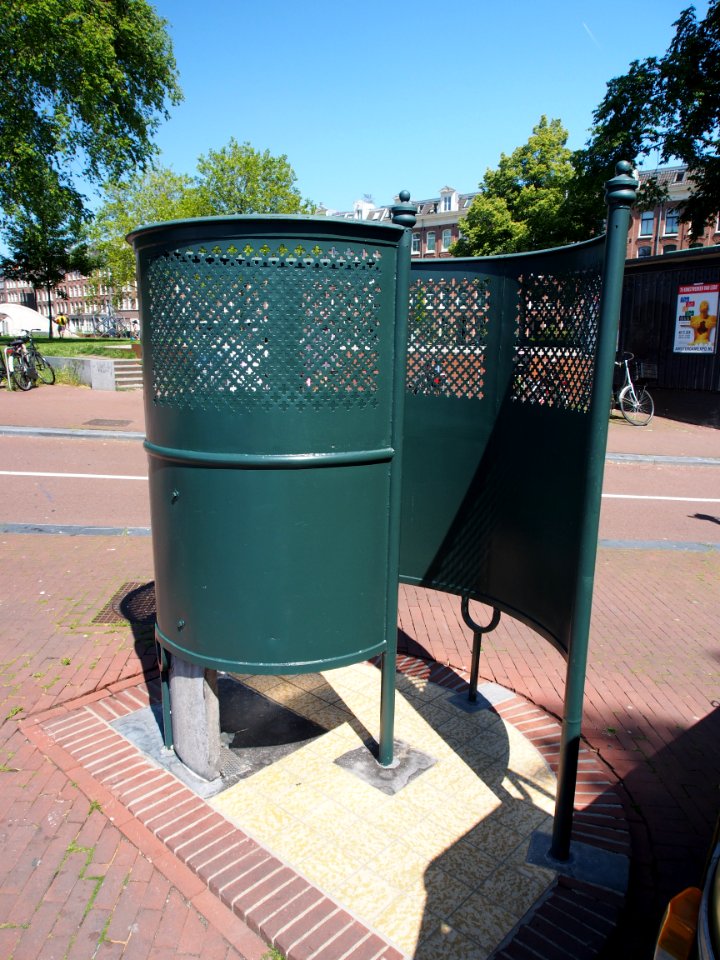 Eerste Marnixplantsoen, Amsterdams urinoir, Krul