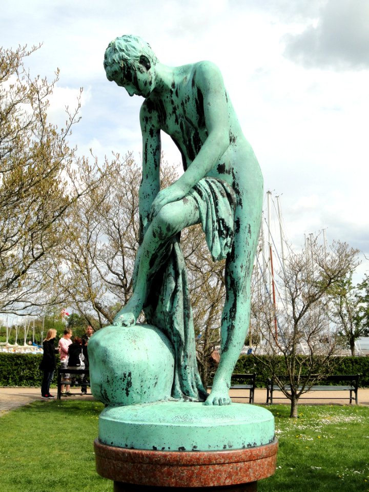 Efter badet by Carl Aarsleff - Langelinie, Copenhagen - DSC07219