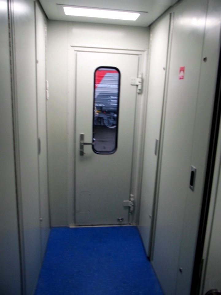 EG2Tv-001 driver's entrance interior