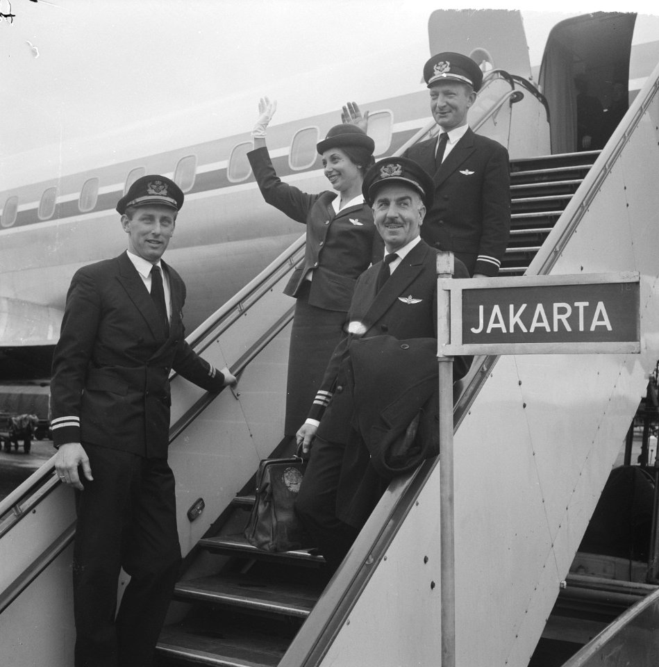 Eerste KLM-machine weer naar Djakarta vanaf Schiphol vertrokken, Bestanddeelnr 915-1227