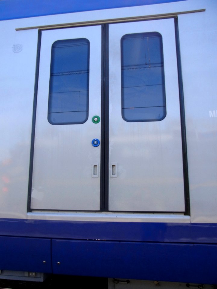 EG2Tv-001 passenger door