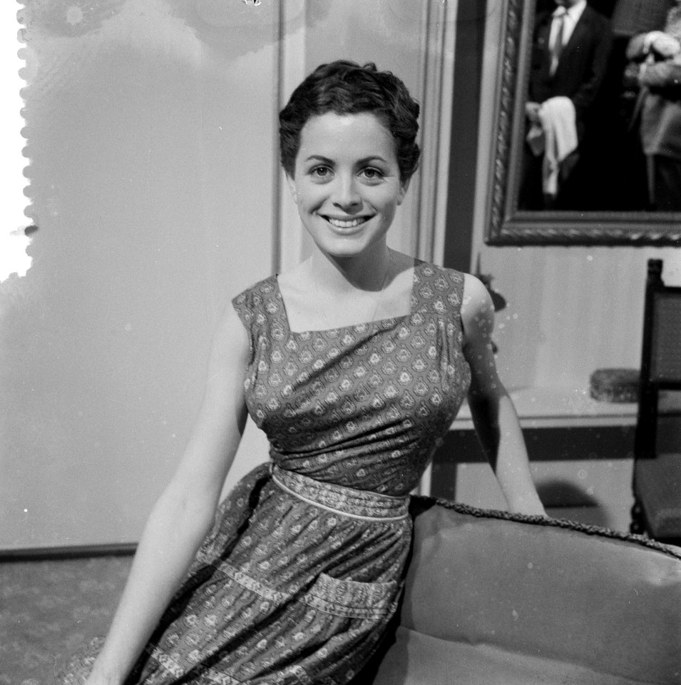 Eerste opname Nederlandse kleurenspeelfilm in Cinetone studio te Rotterdam. Nede, Bestanddeelnr 908-8980