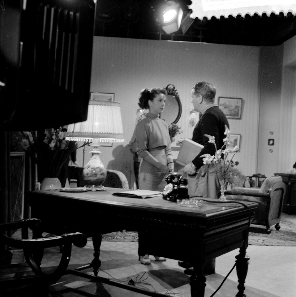 Eerste opname Nederlandse kleurenspeelfilm in Cinetone studio te Rotterdam. Duit, Bestanddeelnr 908-8981