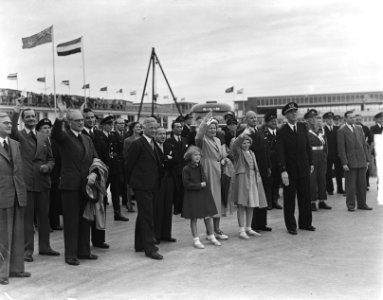 Eerste KLM vlucht naar Canada. Afscheid met Koninklijke familie, Bestanddeelnr 903-4043