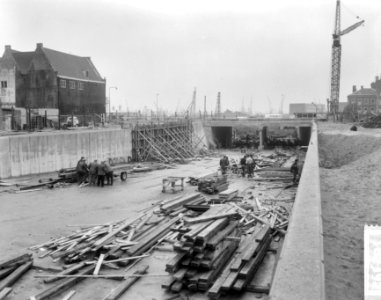 Eerste kunstwerk in het trace van IJ-tunnel zal worden geopend door Wethouder De, Bestanddeelnr 918-2392