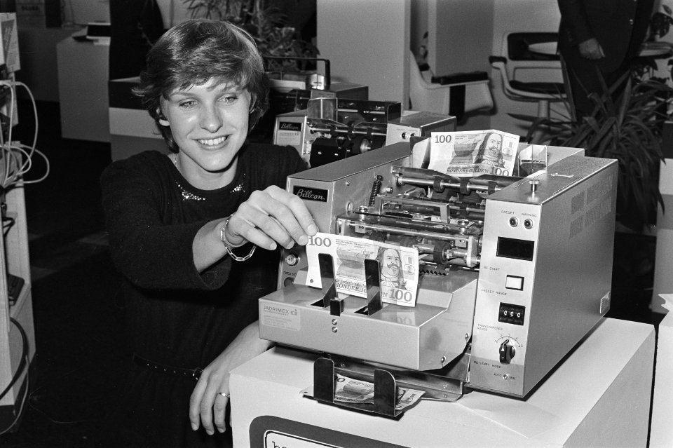 Efficiency Beurs 1980 in RAI in Amsterdam geopend door VNO-voorzitter Van Veen ,, Bestanddeelnr 931-0834