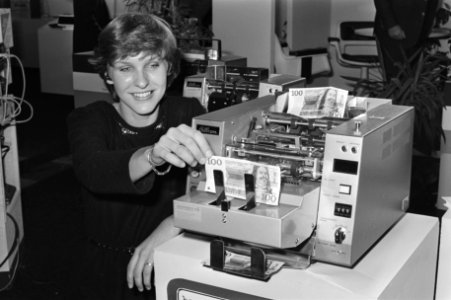 Efficiency Beurs 1980 in RAI in Amsterdam geopend door VNO-voorzitter Van Veen ,, Bestanddeelnr 931-0834