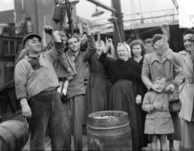 Eerste nieuwe haring aanvoer IJmuiden Scheveningen 9, Bestanddeelnr 904-5879