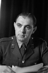 Eerste luitenant L.E. van Zuiden, Bestanddeelnr 935-0976