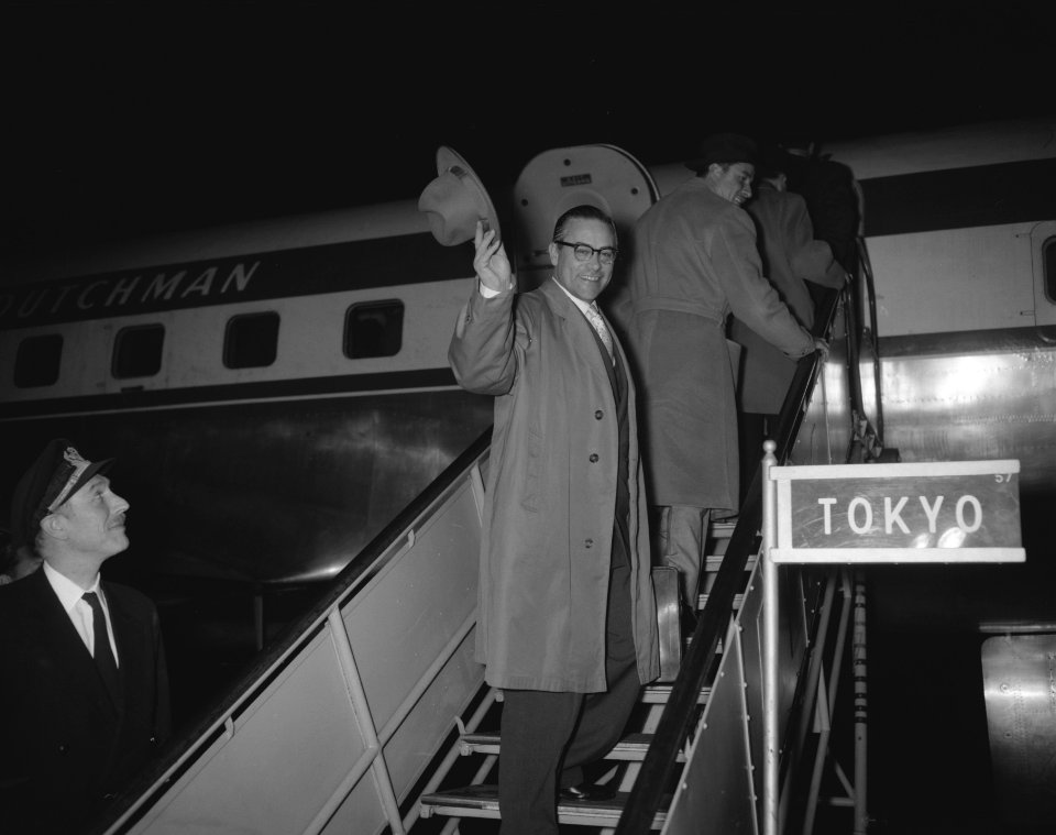 Eerste officiele vlucht van de KLM over de Noordpool naar Tokio en Nieuw Guinea , Bestanddeelnr 909-9477