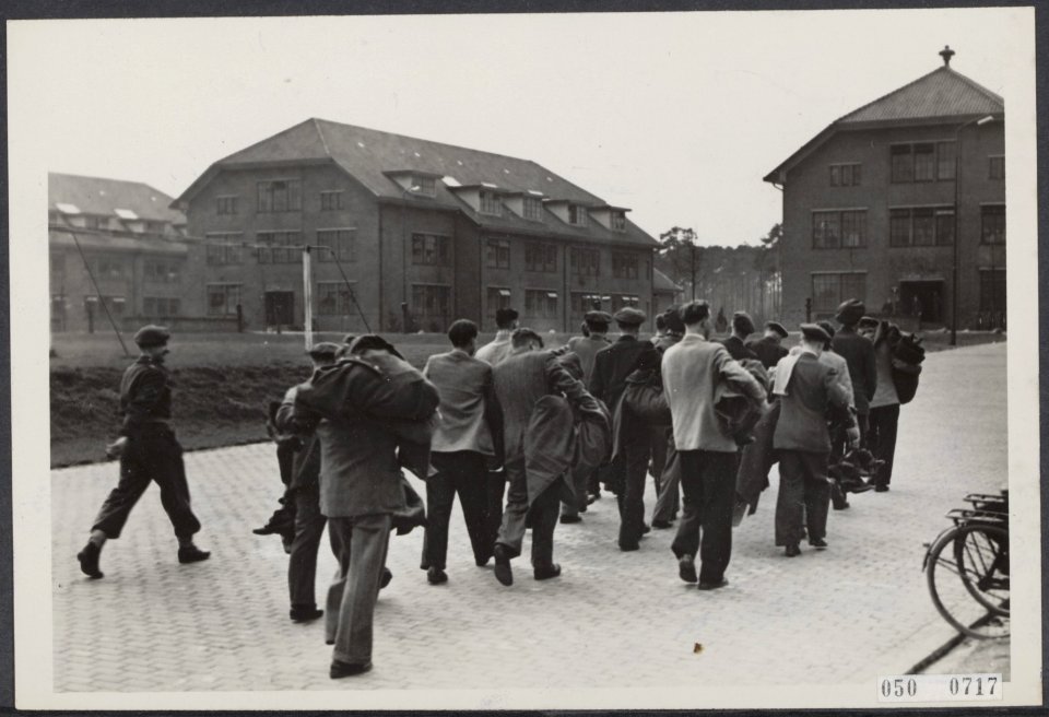 Eerste opkomst, Bestanddeelnr 050-0717