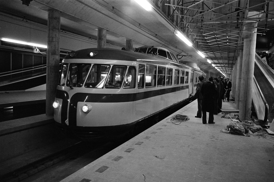 Eerste rit Schiphollijn en Kamerleden station Schiphol, Bestanddeelnr 929-9239