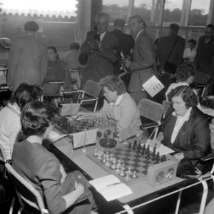 Eerste ronde Internationaal Damesschaaktoernooi te Emmen Russin Olga Rubtsova (r, Bestanddeelnr 908-9180