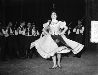 Eerste repetitie Hongaarse dansgroep in Amsterdam, Bestanddeelnr 907-0032