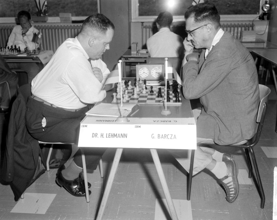 Eerste ronde IBM schaaktoernooi, dr H Lehmann (l) en G Barcza (r), Bestanddeelnr 916-6656