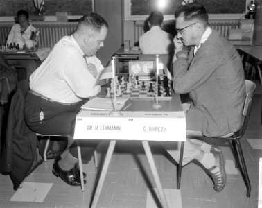 Eerste ronde IBM schaaktoernooi, dr H Lehmann (l) en G Barcza (r), Bestanddeelnr 916-6656